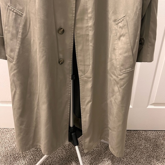 London Fog Classic Trench Coat, size 42 Regular Tan Beige USA made - Picture 3 of 16